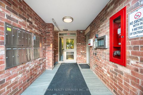 Photo 11 at 106 - 9589 Keele Street, Maple, Vaughan