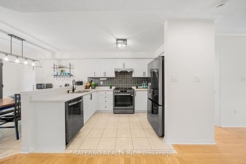 Photo 10 at 17 Castle Park Boulevard, Sonoma Heights, Vaughan