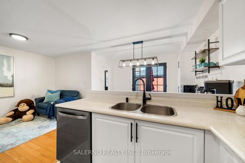 Photo 12 at 17 Castle Park Boulevard, Sonoma Heights, Vaughan