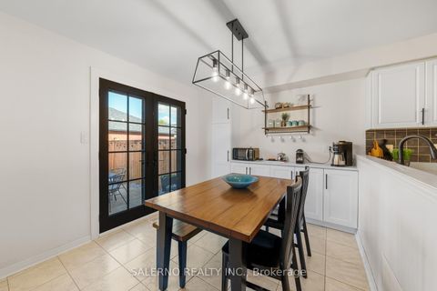 Photo 14 at 17 Castle Park Boulevard, Sonoma Heights, Vaughan