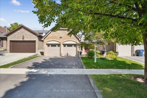 Photo 2 at 19 Millsborough Crescent, West Deane, Toronto