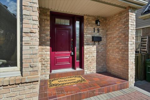Photo 4 at 19 Millsborough Crescent, West Deane, Toronto