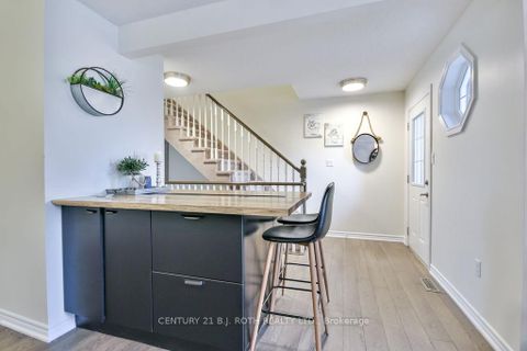Photo 13 at 3 - 49 Ferndale Drive S, Ardagh, Barrie