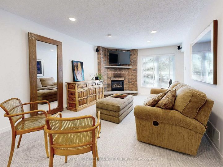 Photo 5 at 48 Millcroft Way, Brownridge, Vaughan