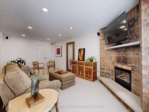 Photo 7 at 48 Millcroft Way, Brownridge, Vaughan