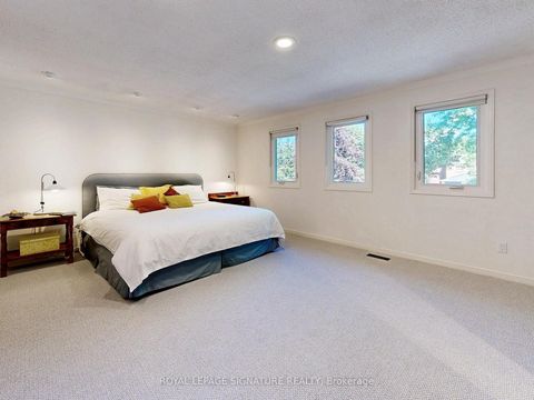 Photo 10 at 48 Millcroft Way, Brownridge, Vaughan