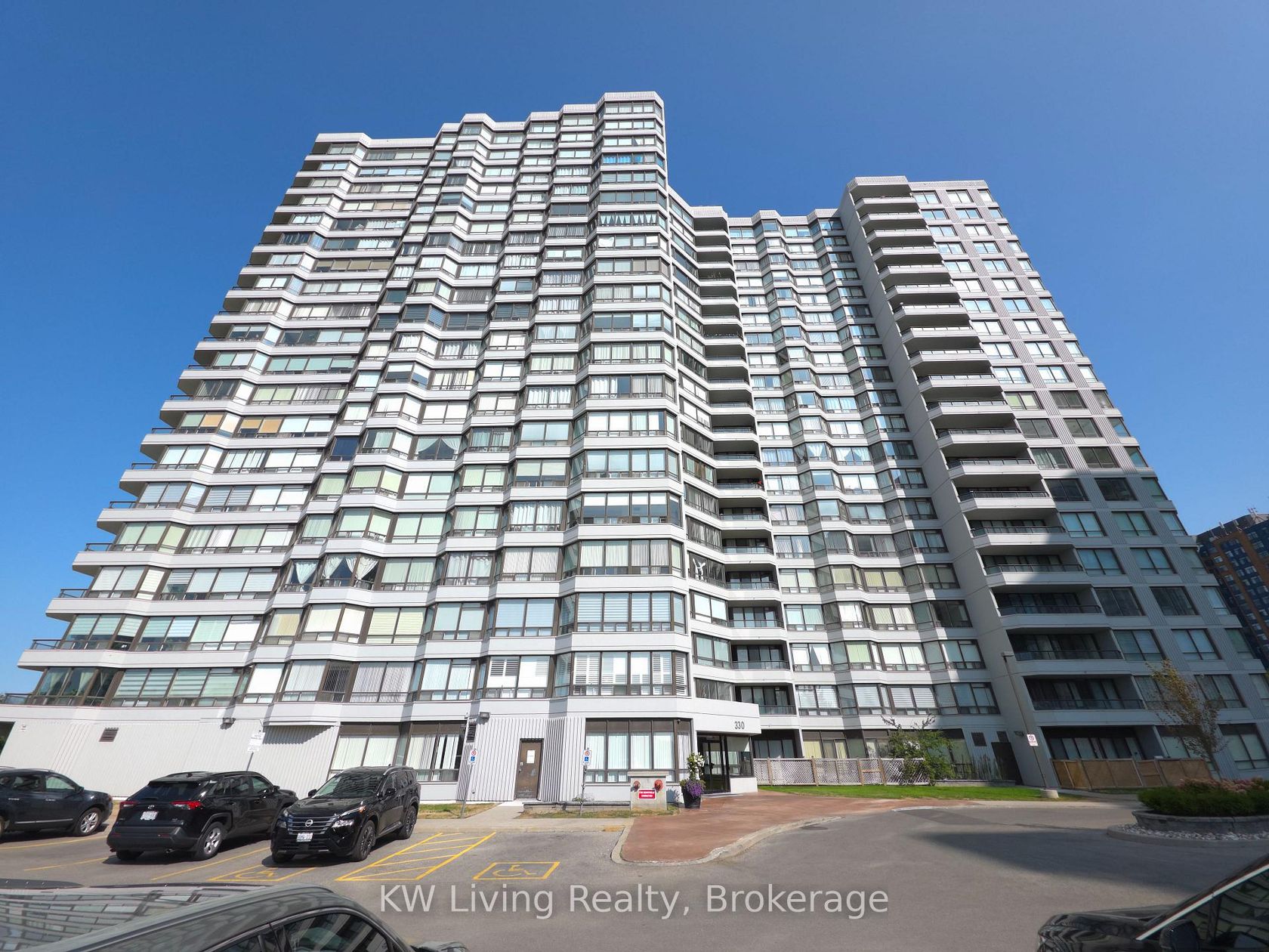 Ph206 - 330 Alton Towers Circle, Milliken, Toronto 