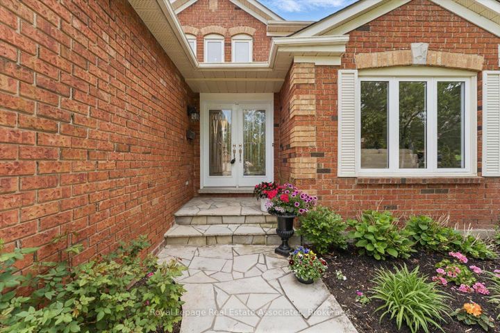 Photo 2 at 1546 Hollywell Avenue, East Credit, Mississauga