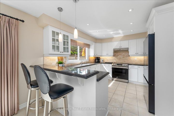 Photo 18 at 1546 Hollywell Avenue, East Credit, Mississauga
