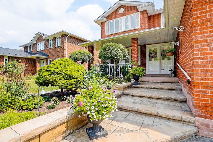 Photo 3 at 7 Brogan Court, Raymerville, Markham