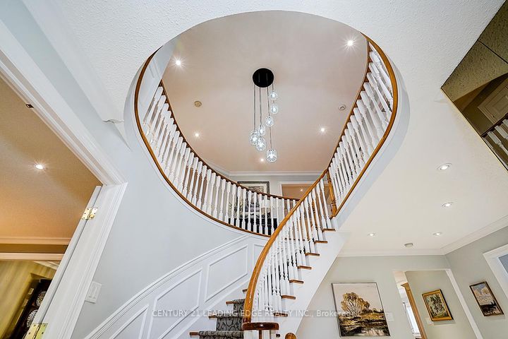 Photo 4 at 7 Brogan Court, Raymerville, Markham