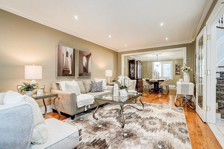 Photo 8 at 7 Brogan Court, Raymerville, Markham