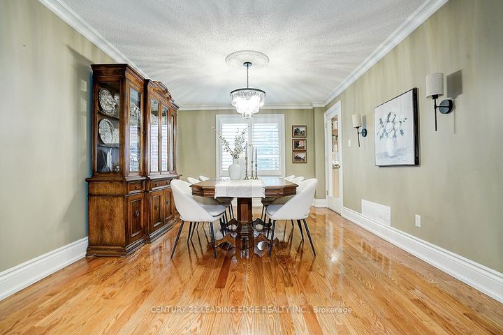 Photo 10 at 7 Brogan Court, Raymerville, Markham