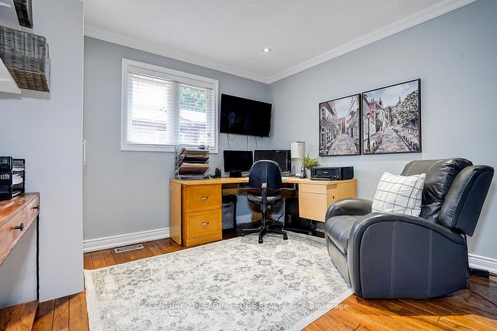 Photo 11 at 7 Brogan Court, Raymerville, Markham