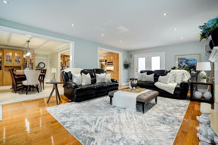 Photo 16 at 7 Brogan Court, Raymerville, Markham