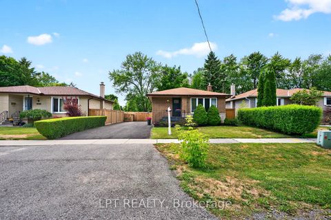 Photo 1 at 918 Walton Boulevard, Williamsburg, Whitby