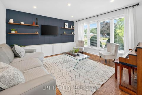 Photo 7 at 918 Walton Boulevard, Williamsburg, Whitby