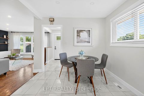 Photo 11 at 918 Walton Boulevard, Williamsburg, Whitby