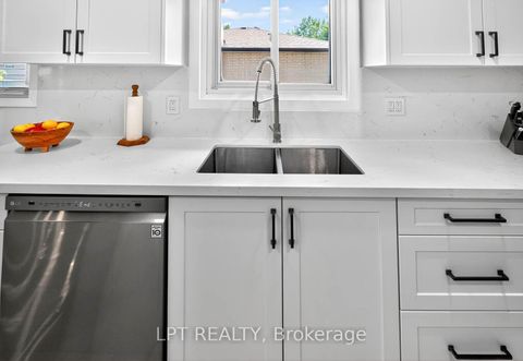 Photo 14 at 918 Walton Boulevard, Williamsburg, Whitby