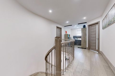 Photo 23 at 1 Princess Isabella Court, Patterson, Vaughan