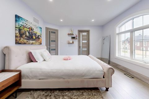 Photo 34 at 1 Princess Isabella Court, Patterson, Vaughan