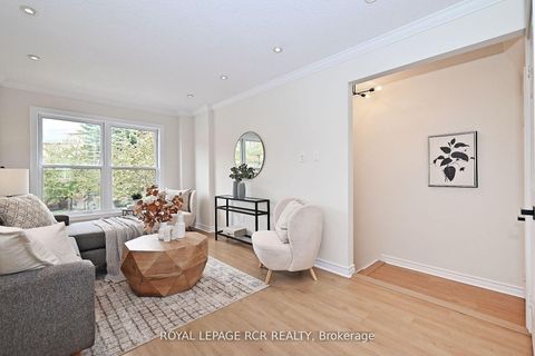 Photo 3 at 28 Wyatt Lane, Bayview Wellington, Aurora