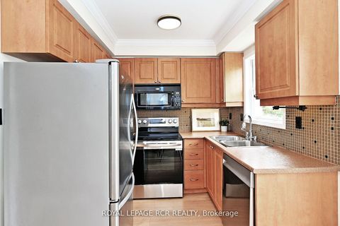 Photo 12 at 28 Wyatt Lane, Bayview Wellington, Aurora