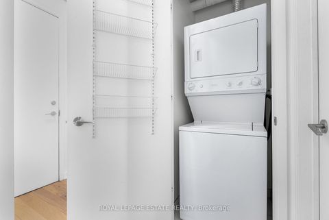Photo 4 at 304 - 533 Richmond Street W, Waterfront Communities C1, Toronto