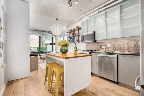 Photo 7 at 304 - 533 Richmond Street W, Waterfront Communities C1, Toronto
