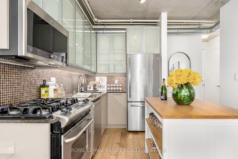 Photo 9 at 304 - 533 Richmond Street W, Waterfront Communities C1, Toronto