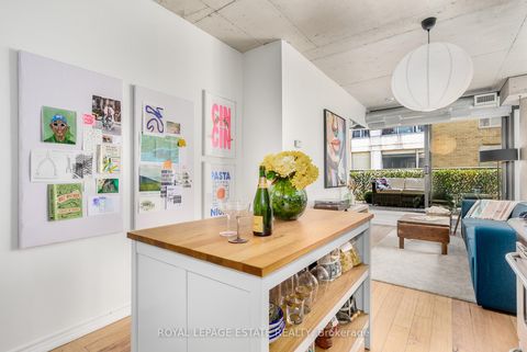 Photo 12 at 304 - 533 Richmond Street W, Waterfront Communities C1, Toronto