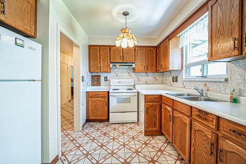 Photo 8 at 245 Falstaff Avenue, Maple Leaf, Toronto