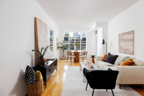 Photo 4 at 816 - 438 Richmond Street W, Waterfront Communities C1, Toronto