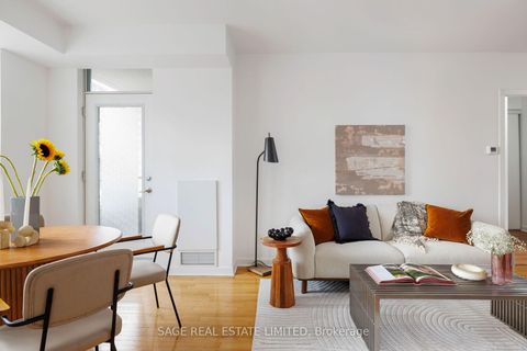 Photo 5 at 816 - 438 Richmond Street W, Waterfront Communities C1, Toronto