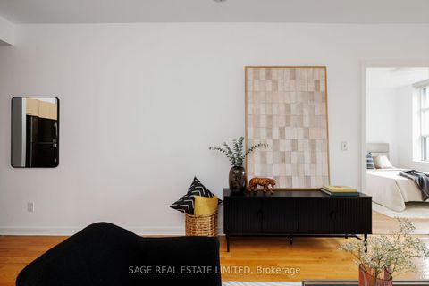 Photo 7 at 816 - 438 Richmond Street W, Waterfront Communities C1, Toronto