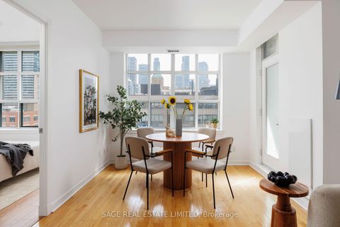 Photo 9 at 816 - 438 Richmond Street W, Waterfront Communities C1, Toronto