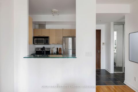 Photo 14 at 816 - 438 Richmond Street W, Waterfront Communities C1, Toronto