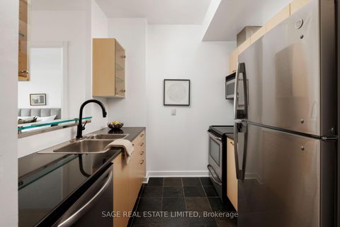 Photo 15 at 816 - 438 Richmond Street W, Waterfront Communities C1, Toronto