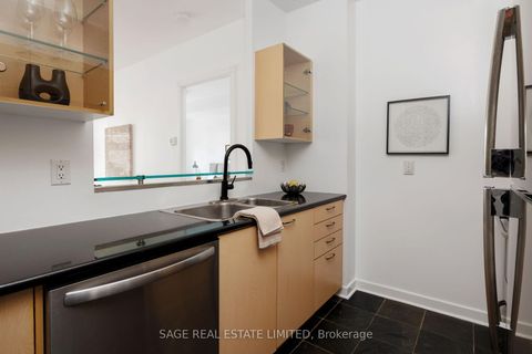 Photo 17 at 816 - 438 Richmond Street W, Waterfront Communities C1, Toronto