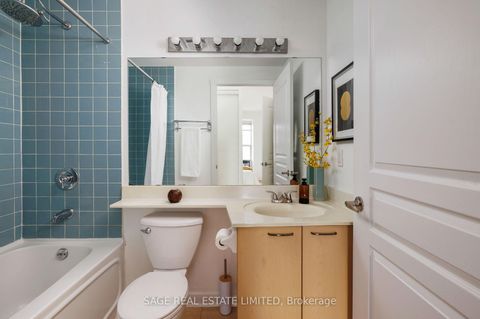 Photo 23 at 816 - 438 Richmond Street W, Waterfront Communities C1, Toronto