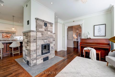 Photo 10 at 12 Gradwell Drive, Cliffcrest, Toronto
