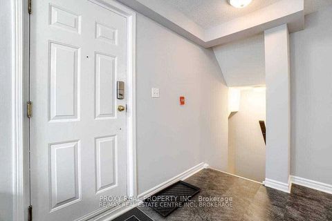 Photo 2 at 829 - 75 Weldrick Road E, Observatory, Richmond Hill Photo 2 at 829 - 75 Weldrick Road E, Observatory, Richmond Hill