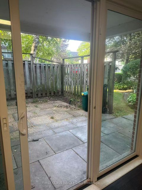 Photo 2 at 32 Scenic Mill Way, Windfields, Toronto