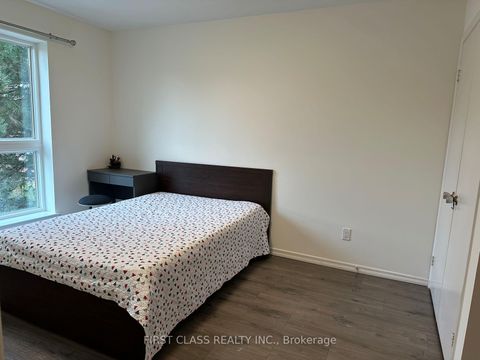 Photo 18 at 32 Scenic Mill Way, Windfields, Toronto