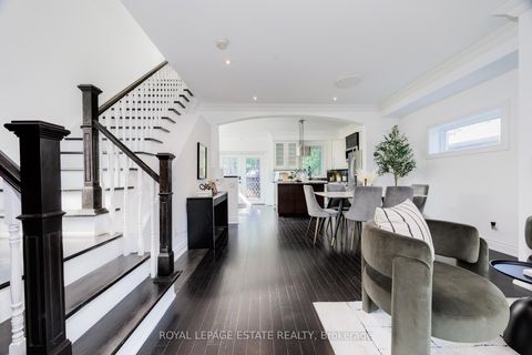 Photo 2 at 32 Manderley Drive, Cliffside, Toronto
