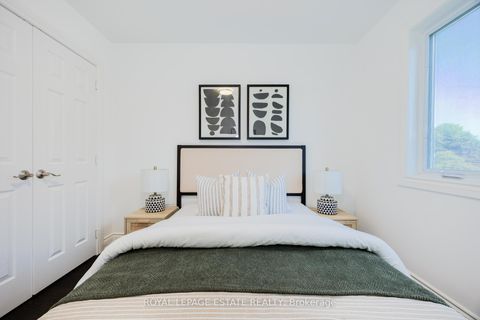 Photo 27 at 32 Manderley Drive, Cliffside, Toronto