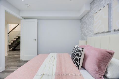 Photo 39 at 32 Manderley Drive, Cliffside, Toronto