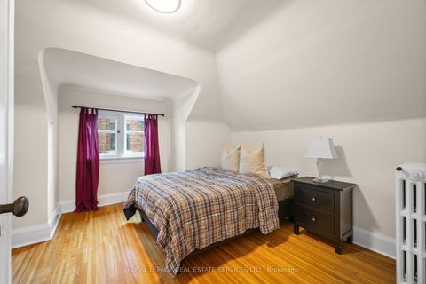 Photo 22 at 64 Grenview Boulevard N, Kingsway South, Toronto