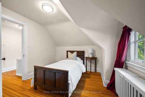Photo 25 at 64 Grenview Boulevard N, Kingsway South, Toronto