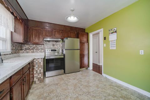 Photo 12 at 31 Tedford Drive, Maryvale, Toronto